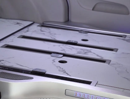 别克GL8航空铝典雅白
