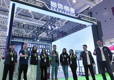 好多人。∽鹆比松褪遣 2025 深圳九州生态博览会暨客户大会圆满落幕----千人共鉴新品牌矩阵发布与行业生态重构