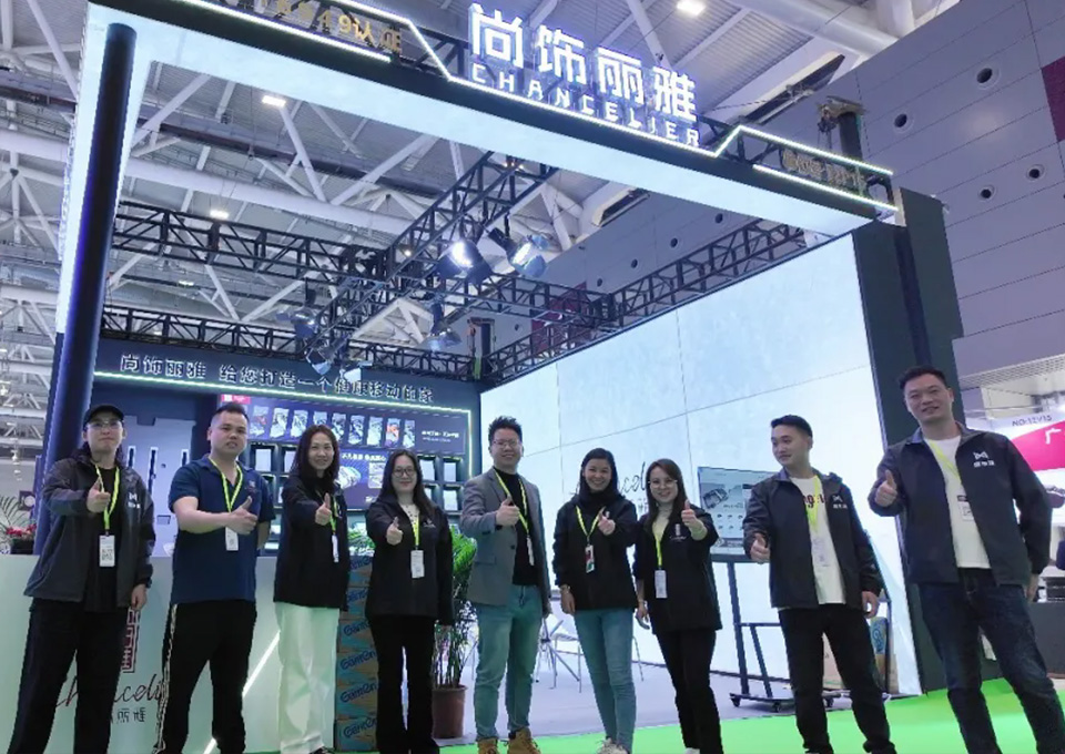 好多人。∽鹆比松褪遣 2025 深圳九州生态博览会暨客户大会圆满落幕----千人共鉴新品牌矩阵发布与行业生态重构