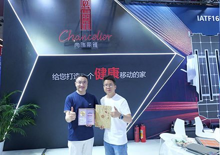 尊龙凯时人生就是搏品牌授权牌签约仪式圆满举行